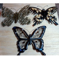 Motyl z metaloplastyki jako dekoracja 